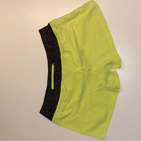 Running short yellow Nike - Picture 2 of 3